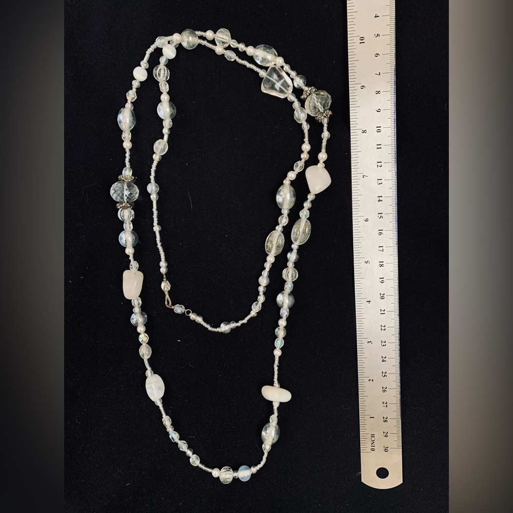 VINTAGE ART DECO HANDMADE GLASS AND QUARTZ BEADED NECKLACE